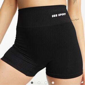 Urban Threads / Urb Sport - NEW Women’s (M) Black Seamless gym booty shorts